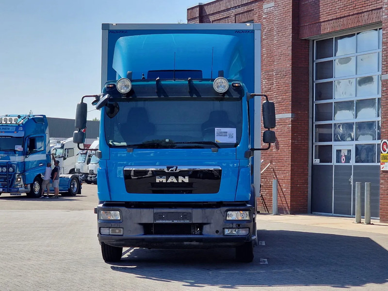MAN TGM 15.250 4x2 - Box truck with sidedoors - Loadlift - Euro 5 - Automatic - Camera - Kasti veoauto: pilt 2 MAN TGM 15.250 4x2 - Box truck with sidedoors - Loadlift - Euro 5 - Automatic - Camera - Kasti veoauto: pilt 2