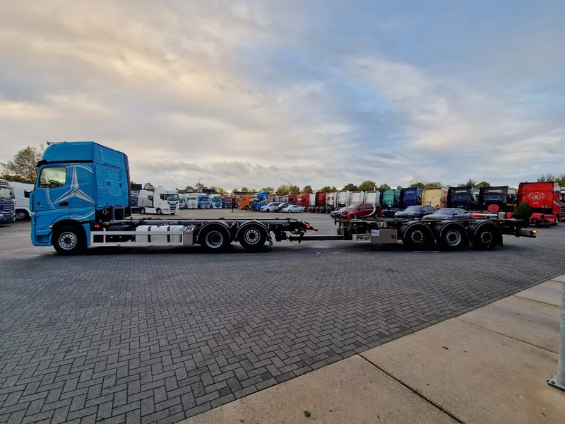 Mercedes-Benz Actros 2553 6x2 - BDF - Retarder - 4.90 WB - Full air + Fliegl trailer 2017 - Konteinerveduk/ Tõstukiga veoauto: pilt 4 Mercedes-Benz Actros 2553 6x2 - BDF - Retarder - 4.90 WB - Full air + Fliegl trailer 2017 - Konteinerveduk/ Tõstukiga veoauto: pilt 4