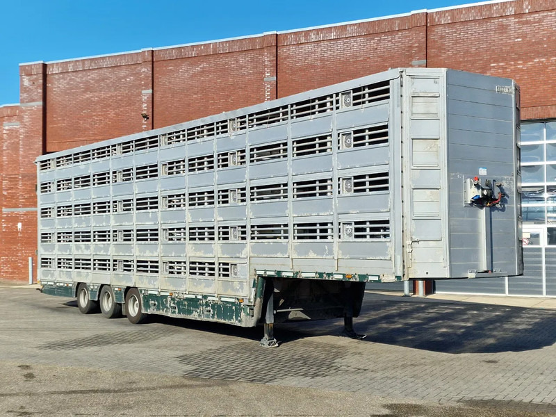 Pezzaioli 5 deck livestock trailer - Water & Ventilation - Loadlift - Folding floors - BPW Axle - 155M3 - Loomaveo poolhaagis: pilt 3 Pezzaioli 5 deck livestock trailer - Water & Ventilation - Loadlift - Folding floors - BPW Axle - 155M3 - Loomaveo poolhaagis: pilt 3
