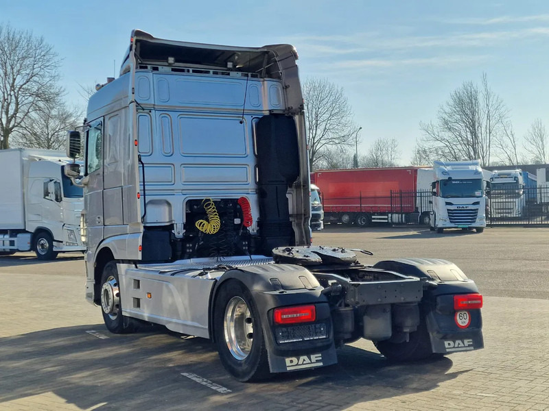 DAF XF 440 SpaceCab 4x2 - Full spoiler - Alloy wheels - Air horn - Light bar - Sadulveok: pilt 5 DAF XF 440 SpaceCab 4x2 - Full spoiler - Alloy wheels - Air horn - Light bar - Sadulveok: pilt 5