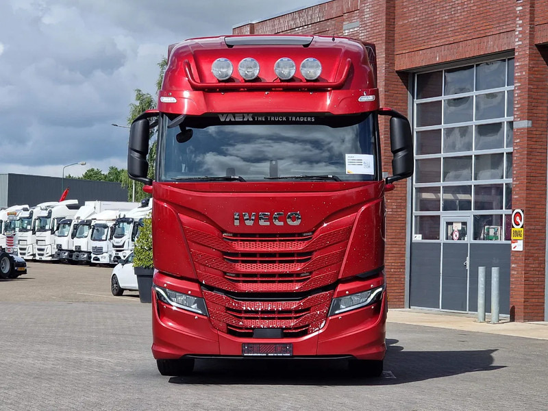 Iveco S-WAY 570 6x2 - Retarder - Full air - 3.20 WB - Navi - Sadulveok: pilt 2 Iveco S-WAY 570 6x2 - Retarder - Full air - 3.20 WB - Navi - Sadulveok: pilt 2