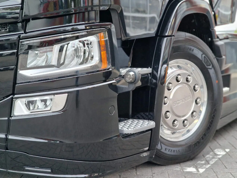 Uus Sadulveok Scania 590S V8 NGS Highline 4x2 - New show truck - Full spec - Retarder - Leather - Full air - BUFFL: pilt 20 Uus Sadulveok Scania 590S V8 NGS Highline 4x2 - New show truck - Full spec - Retarder - Leather - Full air - BUFFL: pilt 20