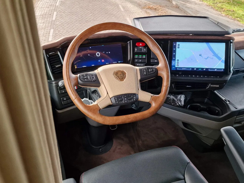 Uus Sadulveok Scania 590S V8 NGS Highline 4x2 - New show truck - Full spec - Retarder - Leather - Full air - BUFFL: pilt 16 Uus Sadulveok Scania 590S V8 NGS Highline 4x2 - New show truck - Full spec - Retarder - Leather - Full air - BUFFL: pilt 16