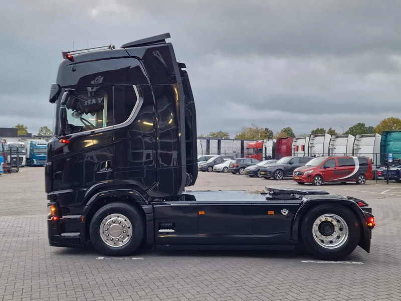 Uus Sadulveok Scania 590S V8 NGS Highline 4x2 - New show truck - Full spec - Retarder - Leather - Full air - BUFFL: pilt 6 Uus Sadulveok Scania 590S V8 NGS Highline 4x2 - New show truck - Full spec - Retarder - Leather - Full air - BUFFL: pilt 6
