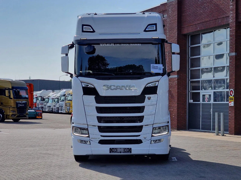 Scania 660S V8 NGS Highline 6x2/4 - New - Old dashboard - Full spec - Retarder - Night clima - Led - Leather - Navi - Sadulveok: pilt 2 Scania 660S V8 NGS Highline 6x2/4 - New - Old dashboard - Full spec - Retarder - Night clima - Led - Leather - Navi - Sadulveok: pilt 2