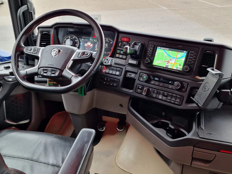 Sadulveok Scania 770S V8 NGS Highline 6x2 - Show truck - Special paint - Custom interior - Retarder - Full air - Night clima: pilt 11