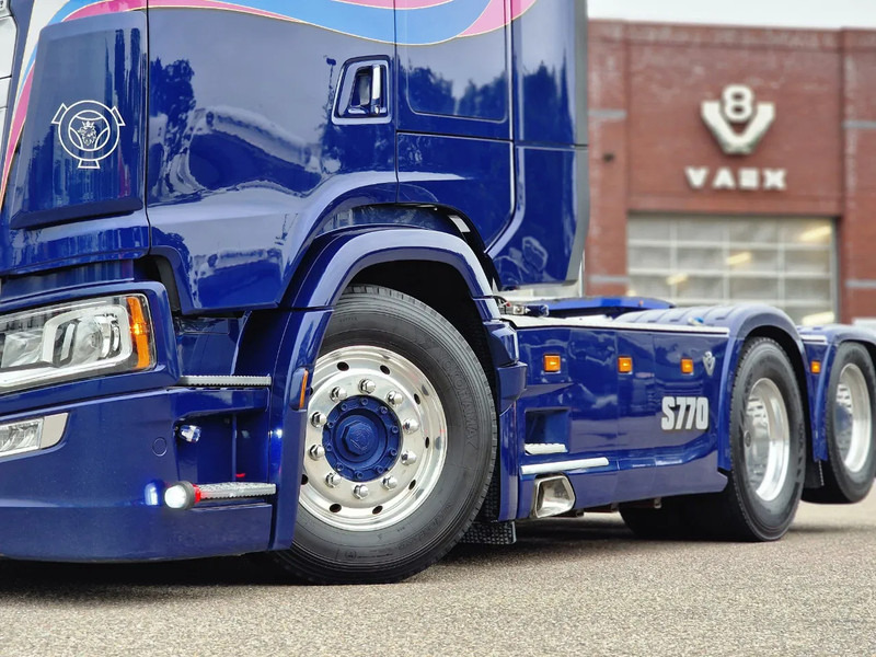 Sadulveok Scania 770S V8 NGS Highline 6x2 - Show truck - Special paint - Custom interior - Retarder - Full air - Night clima: pilt 17