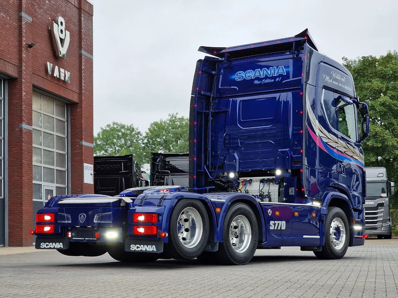 Sadulveok Scania 770S V8 NGS Highline 6x2 - Show truck - Special paint - Custom interior - Retarder - Full air - Night clima: pilt 7