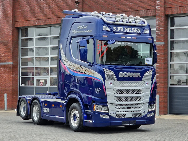 Scania 770S V8 NGS Highline 6x2 - Show truck - Special paint - Custom interior - Retarder - Full air - Night clima - Sadulveok: pilt 1 Scania 770S V8 NGS Highline 6x2 - Show truck - Special paint - Custom interior - Retarder - Full air - Night clima - Sadulveok: pilt 1