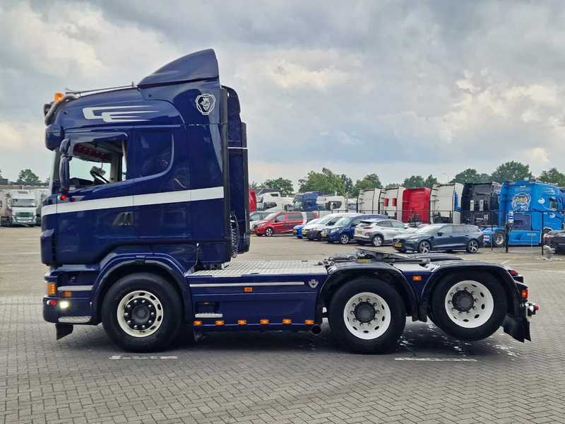 Scania R560 V8 Highline 6x2 - Show truck - Manual gearbox - 2.90 WB - PTO/Hydraulic - Double glazed - Sadulveok: pilt 4 Scania R560 V8 Highline 6x2 - Show truck - Manual gearbox - 2.90 WB - PTO/Hydraulic - Double glazed - Sadulveok: pilt 4