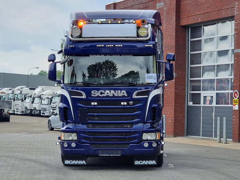 Scania R560 V8 Highline 6x2 - Show truck - Manual gearbox - 2.90 WB - PTO/Hydraulic - Double glazed - Sadulveok: pilt 2 Scania R560 V8 Highline 6x2 - Show truck - Manual gearbox - 2.90 WB - PTO/Hydraulic - Double glazed - Sadulveok: pilt 2