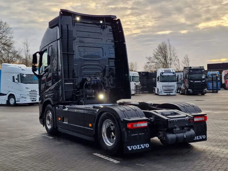 Volvo FH 13.500 Globetrotter XL 4x2 - NEW - Full spec - I parkcool - Full air - - Sadulveok: pilt 4 Volvo FH 13.500 Globetrotter XL 4x2 - NEW - Full spec - I parkcool - Full air - - Sadulveok: pilt 4