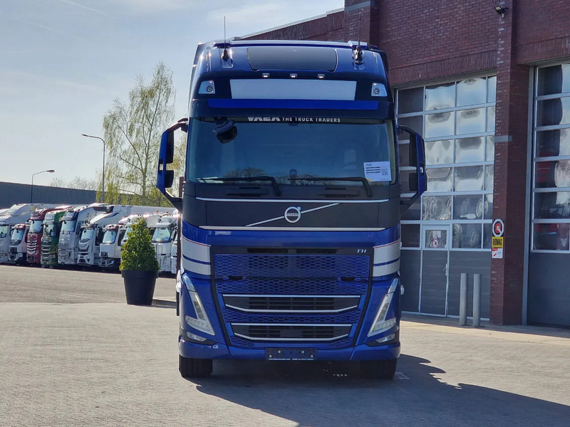 Volvo FH 13.500 Globetrotter XL 6x2 - I Save - I parkcool - Navi - Leather - Sadulveok: pilt 2 Volvo FH 13.500 Globetrotter XL 6x2 - I Save - I parkcool - Navi - Leather - Sadulveok: pilt 2