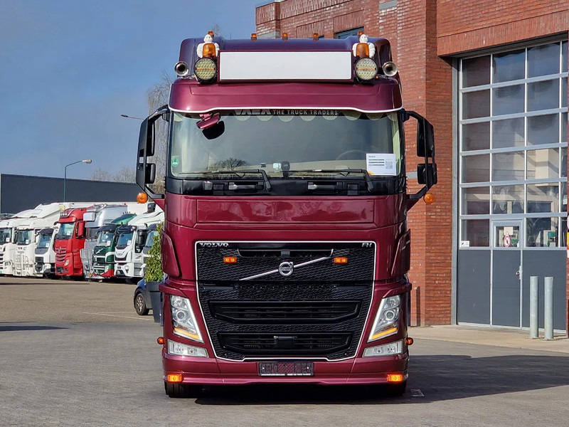 Volvo FH 13.540 Lowroof 6x2 - Show truck - Custom interior - Full air suspension - I parkcool - VEB+ - Sadulveok: pilt 2 Volvo FH 13.540 Lowroof 6x2 - Show truck - Custom interior - Full air suspension - I parkcool - VEB+ - Sadulveok: pilt 2