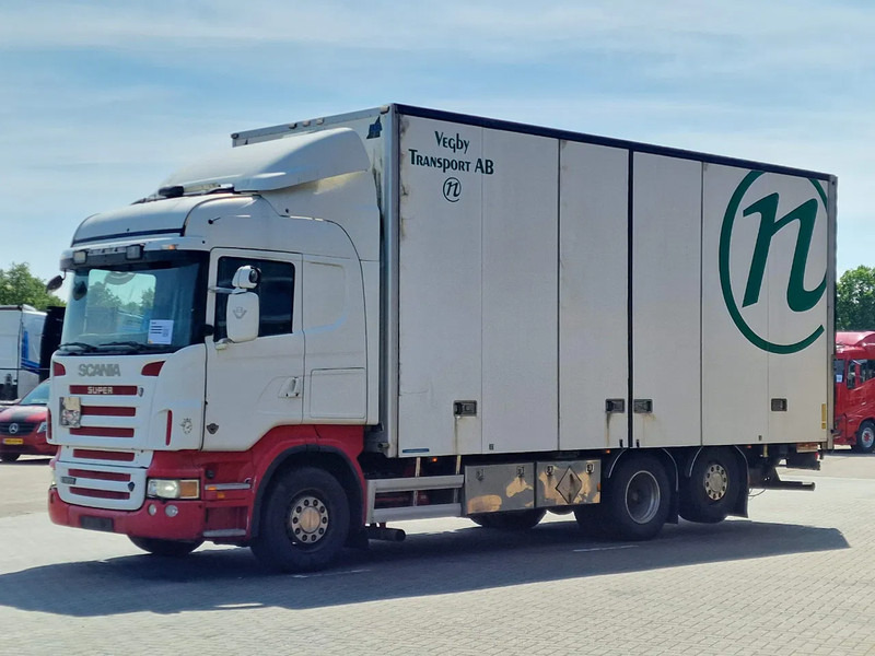 Scania R500 V8 Highline 6x2*4 - Box with side doors - Loadlift - Manual gearbox with retarder - Full air - Steering axle - Kasti veoauto: pilt 3 Scania R500 V8 Highline 6x2*4 - Box with side doors - Loadlift - Manual gearbox with retarder - Full air - Steering axle - Kasti veoauto: pilt 3