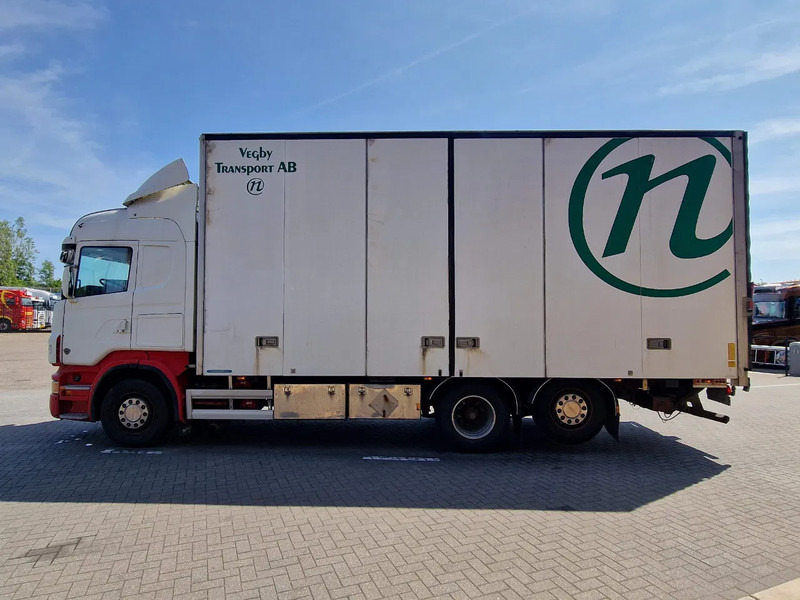 Scania R500 V8 Highline 6x2*4 - Box with side doors - Loadlift - Manual gearbox with retarder - Full air - Steering axle - Kasti veoauto: pilt 4 Scania R500 V8 Highline 6x2*4 - Box with side doors - Loadlift - Manual gearbox with retarder - Full air - Steering axle - Kasti veoauto: pilt 4