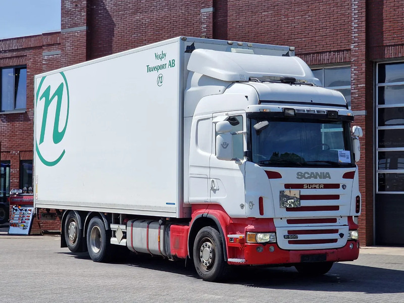 Scania R500 V8 Highline 6x2*4 - Box with side doors - Loadlift - Manual gearbox with retarder - Full air - Steering axle - Kasti veoauto: pilt 1 Scania R500 V8 Highline 6x2*4 - Box with side doors - Loadlift - Manual gearbox with retarder - Full air - Steering axle - Kasti veoauto: pilt 1