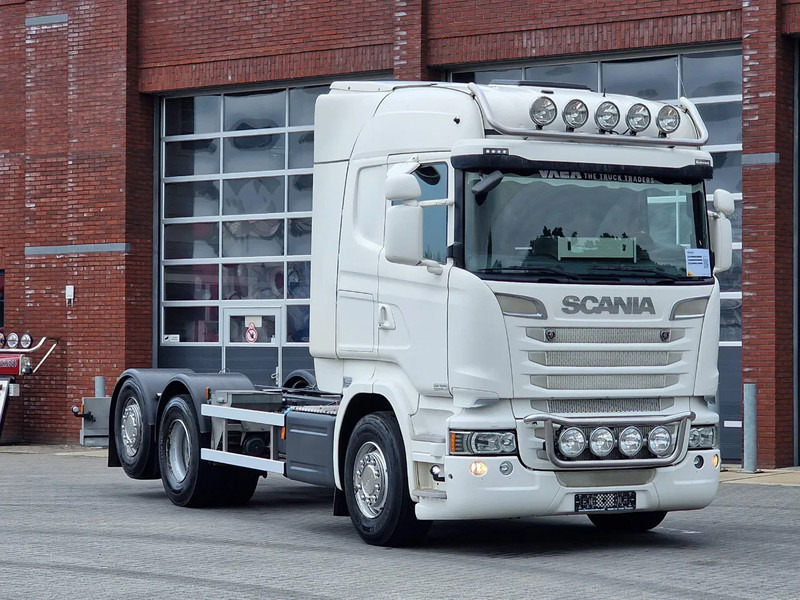 Scania R580 V8 Highline 6x2*4 - Chassis - Retarder - Steering axle - 410 WB - Custom interior - Full air - Kabiinišassiiga veoauto: pilt 1 Scania R580 V8 Highline 6x2*4 - Chassis - Retarder - Steering axle - 410 WB - Custom interior - Full air - Kabiinišassiiga veoauto: pilt 1