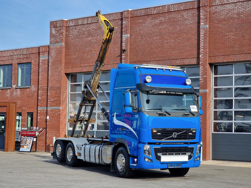 Volvo FH 16.700 Globetrotter 6x2*4 - Palfinger T20 Hook - Retarder - Steering axle - Konkstõstukiga veoauto: pilt 1 Volvo FH 16.700 Globetrotter 6x2*4 - Palfinger T20 Hook - Retarder - Steering axle - Konkstõstukiga veoauto: pilt 1