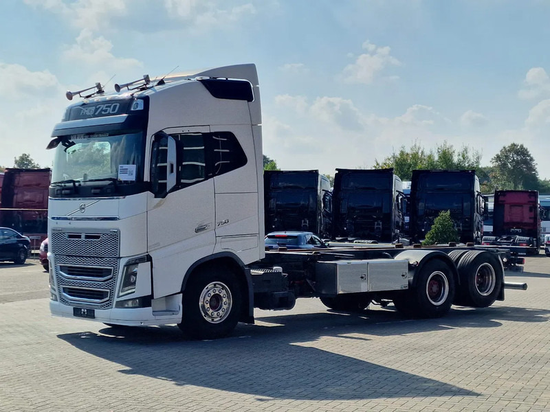 Volvo FH 16.750 Globetrotter 6x2 BDF - Retarder - HUB reduction - Euro 5 - 4.90 WB - Konteinerveduk/ Tõstukiga veoauto: pilt 3 Volvo FH 16.750 Globetrotter 6x2 BDF - Retarder - HUB reduction - Euro 5 - 4.90 WB - Konteinerveduk/ Tõstukiga veoauto: pilt 3