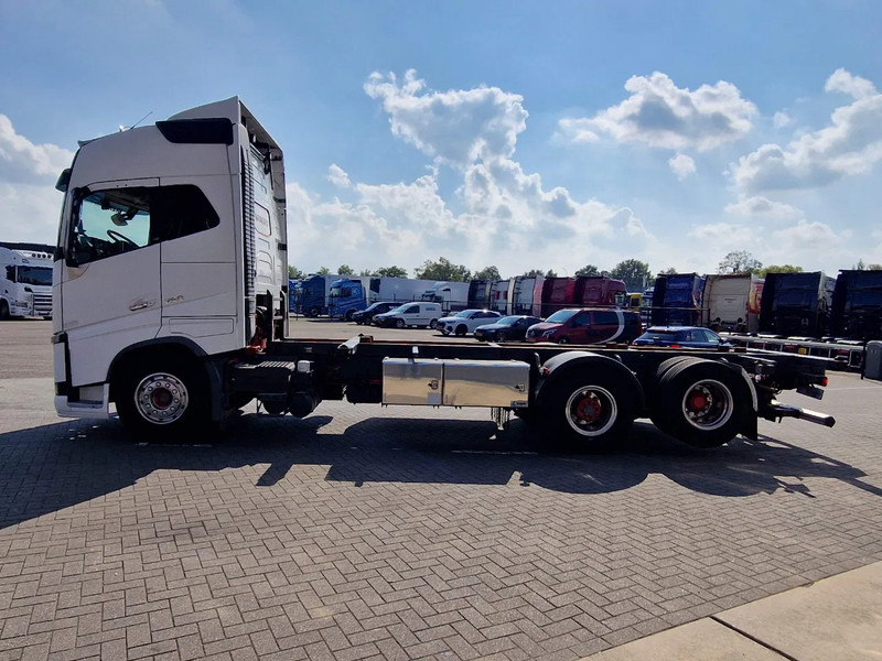 Volvo FH 16.750 Globetrotter 6x2 BDF - Retarder - HUB reduction - Euro 5 - 4.90 WB - Konteinerveduk/ Tõstukiga veoauto: pilt 4 Volvo FH 16.750 Globetrotter 6x2 BDF - Retarder - HUB reduction - Euro 5 - 4.90 WB - Konteinerveduk/ Tõstukiga veoauto: pilt 4