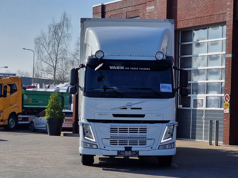 Volvo FM 330 4x2 - Carrier MT 18 Frigo - Loadlift - Full air - Sleepercab - Külmutiga veoauto: pilt 2 Volvo FM 330 4x2 - Carrier MT 18 Frigo - Loadlift - Full air - Sleepercab - Külmutiga veoauto: pilt 2