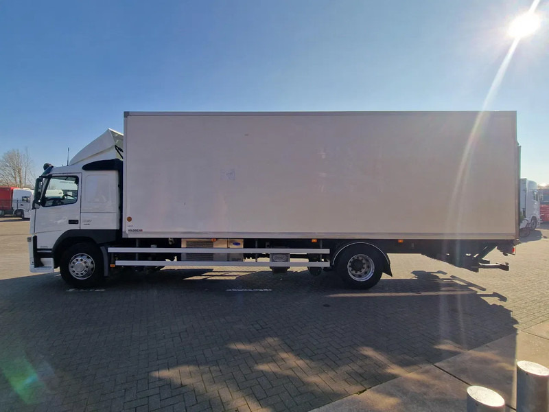 Volvo FM 330 4x2 - Carrier MT 18 Frigo - Loadlift - Full air - Sleepercab - Külmutiga veoauto: pilt 4 Volvo FM 330 4x2 - Carrier MT 18 Frigo - Loadlift - Full air - Sleepercab - Külmutiga veoauto: pilt 4