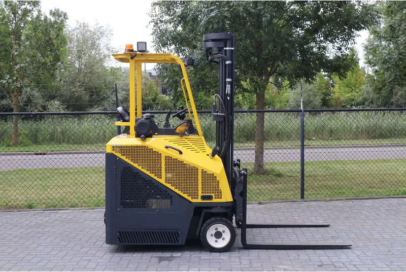 Combilift CB3000 | 2.5 TON | 6 METER | TRIPLEX | SIDESHIFT - 4-suunaline lükandmastiga tõstuk: pilt 4 Combilift CB3000 | 2.5 TON | 6 METER | TRIPLEX | SIDESHIFT - 4-suunaline lükandmastiga tõstuk: pilt 4