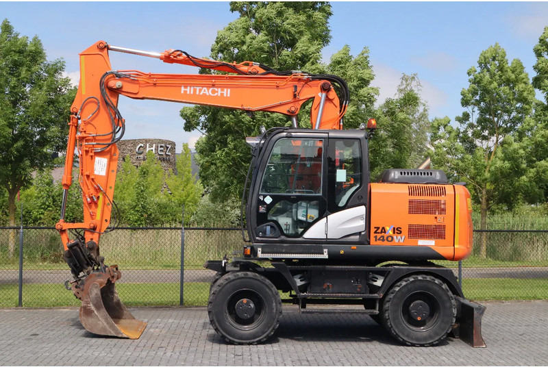 Hitachi ZX 140 W-5B | TILT QC | BUCKET | DOZER BLADE | DUTCH REG. - Ratastel ekskavaator: pilt 1 Hitachi ZX 140 W-5B | TILT QC | BUCKET | DOZER BLADE | DUTCH REG. - Ratastel ekskavaator: pilt 1