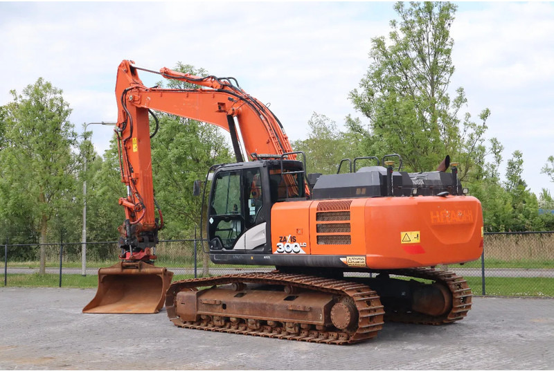 Hitachi ZX300 LC-6 | ROTOTILT | BUCKET | GPS - Lintekskavaator: pilt 3 Hitachi ZX300 LC-6 | ROTOTILT | BUCKET | GPS - Lintekskavaator: pilt 3