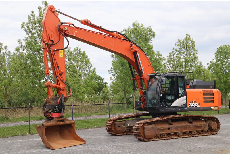 Hitachi ZX300 LC-6 | ROTOTILT | BUCKET | GPS - Lintekskavaator: pilt 2 Hitachi ZX300 LC-6 | ROTOTILT | BUCKET | GPS - Lintekskavaator: pilt 2