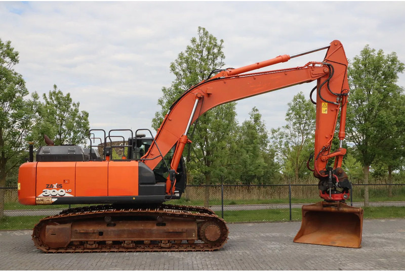 Hitachi ZX300 LC-6 | ROTOTILT | BUCKET | GPS - Lintekskavaator: pilt 4 Hitachi ZX300 LC-6 | ROTOTILT | BUCKET | GPS - Lintekskavaator: pilt 4