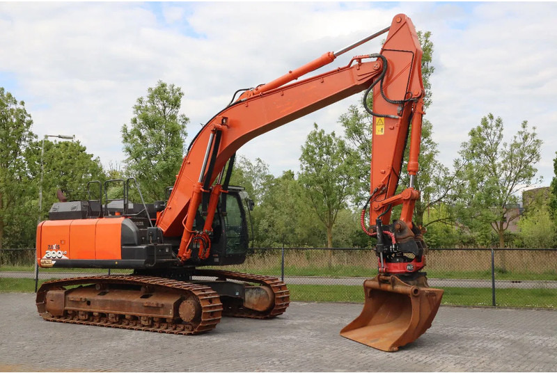 Hitachi ZX300 LC-6 | ROTOTILT | BUCKET | GPS - Lintekskavaator: pilt 5 Hitachi ZX300 LC-6 | ROTOTILT | BUCKET | GPS - Lintekskavaator: pilt 5