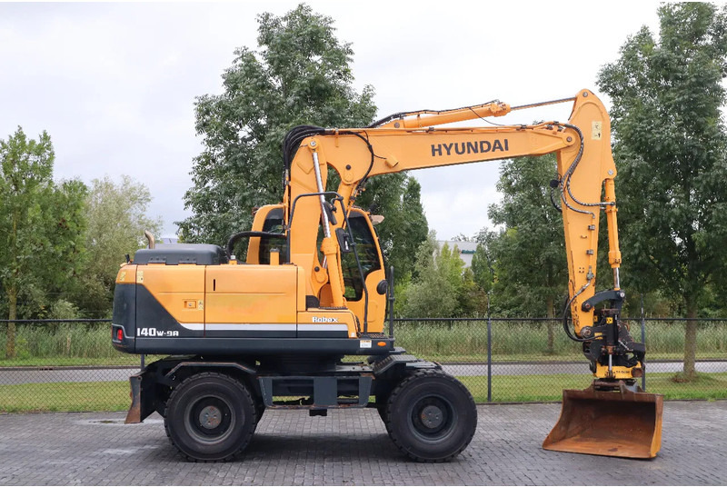 Hyundai ROBEX 140W-9A | ROTOTILT | BUCKET | ONLY 3502 HOUR! | GOOD TIRES - Ratastel ekskavaator: pilt 4 Hyundai ROBEX 140W-9A | ROTOTILT | BUCKET | ONLY 3502 HOUR! | GOOD TIRES - Ratastel ekskavaator: pilt 4