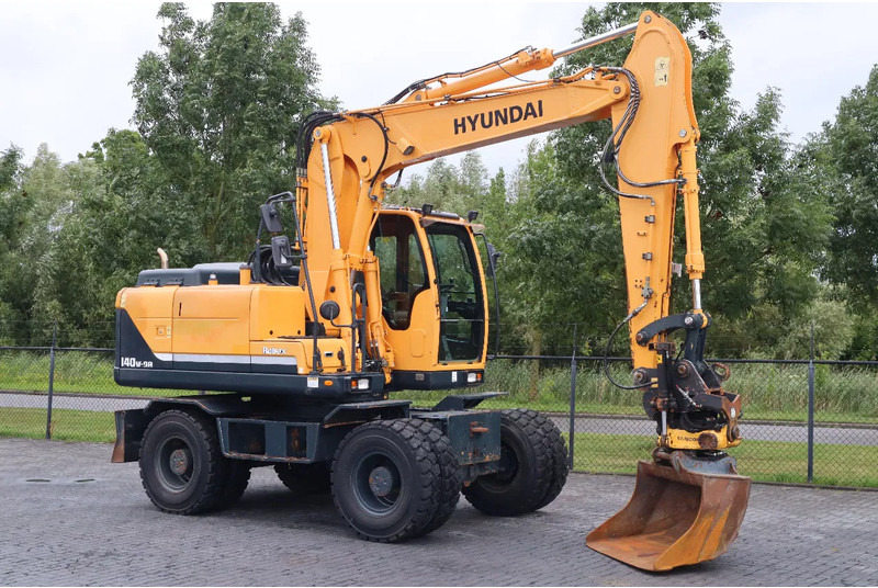 Hyundai ROBEX 140W-9A | ROTOTILT | BUCKET | ONLY 3502 HOUR! | GOOD TIRES - Ratastel ekskavaator: pilt 5 Hyundai ROBEX 140W-9A | ROTOTILT | BUCKET | ONLY 3502 HOUR! | GOOD TIRES - Ratastel ekskavaator: pilt 5