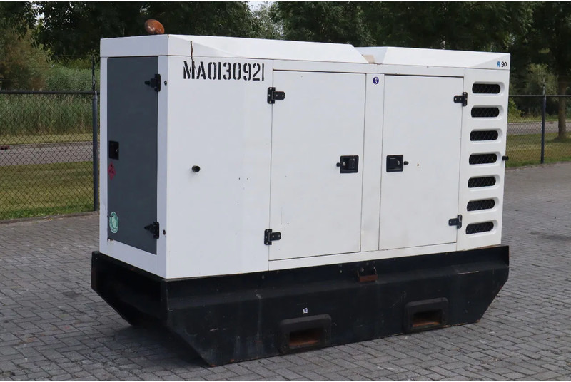 SDMO R90C3 | 90 KVA | 400 V - Generaatorikomplekt: pilt 3 SDMO R90C3 | 90 KVA | 400 V - Generaatorikomplekt: pilt 3