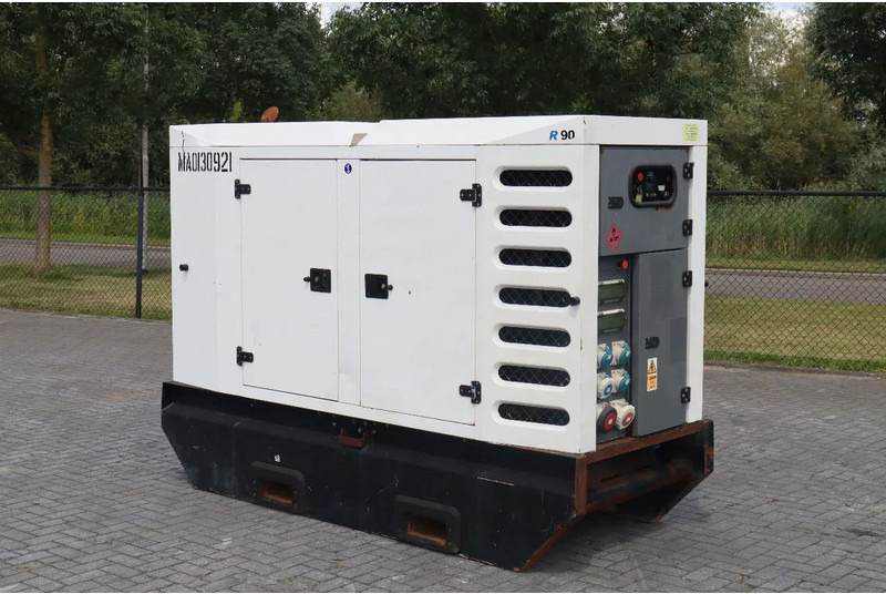 SDMO R90C3 | 90 KVA | 400 V - Generaatorikomplekt: pilt 2 SDMO R90C3 | 90 KVA | 400 V - Generaatorikomplekt: pilt 2