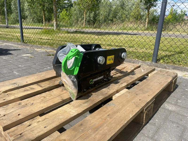 STEELWRIST QC S40 FPL | QUICK COUPLER | 2 - 6 TON | NEW / UNUSED - Lammutuskäärid - Ehitusmasinad: pilt 1 STEELWRIST QC S40 FPL | QUICK COUPLER | 2 - 6 TON | NEW / UNUSED - Lammutuskäärid - Ehitusmasinad: pilt 1
