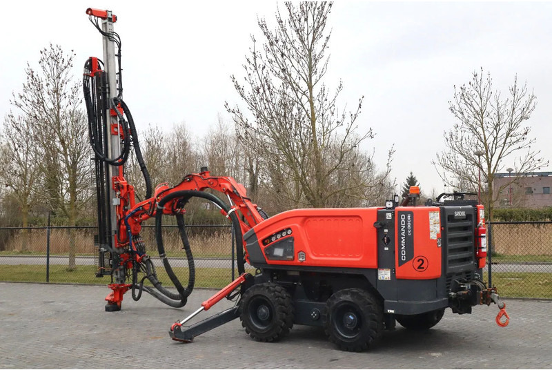 Sandvik 2 PIECES COMMANDO DC 300 RI S5 | ONLY 470 DRILLING HOURS - Puurimisplatvorm: pilt 3 Sandvik 2 PIECES COMMANDO DC 300 RI S5 | ONLY 470 DRILLING HOURS - Puurimisplatvorm: pilt 3