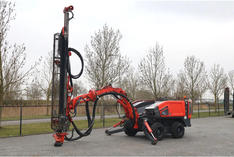 Sandvik 2 PIECES COMMANDO DC 300 RI S5 | ONLY 470 DRILLING HOURS - Puurimisplatvorm: pilt 2 Sandvik 2 PIECES COMMANDO DC 300 RI S5 | ONLY 470 DRILLING HOURS - Puurimisplatvorm: pilt 2