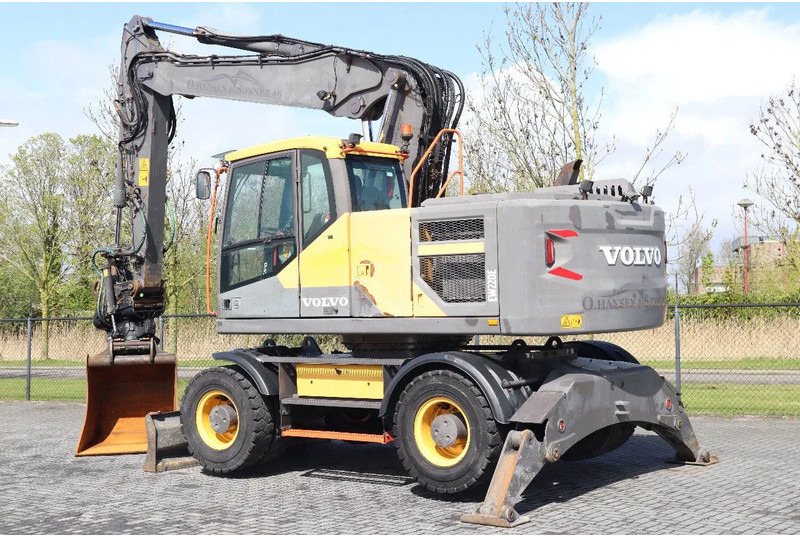 Volvo EW 220 E | TILTROTATOR | BUCKET | 2-PIECE | BSS - Ratastel ekskavaator: pilt 3 Volvo EW 220 E | TILTROTATOR | BUCKET | 2-PIECE | BSS - Ratastel ekskavaator: pilt 3
