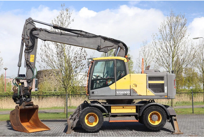 Volvo EW 220 E | TILTROTATOR | BUCKET | 2-PIECE | BSS - Ratastel ekskavaator: pilt 1 Volvo EW 220 E | TILTROTATOR | BUCKET | 2-PIECE | BSS - Ratastel ekskavaator: pilt 1