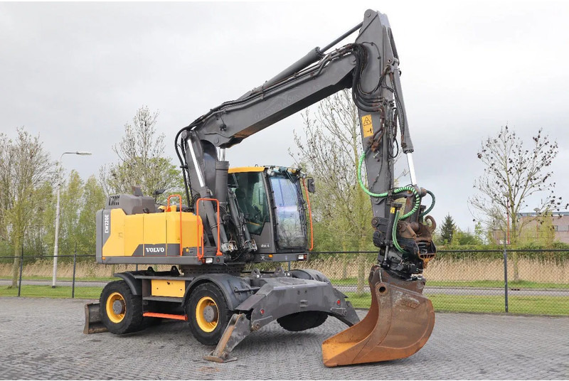 Volvo EW 220 E | TILTROTATOR | BUCKET | 2-PIECE | BSS - Ratastel ekskavaator: pilt 5 Volvo EW 220 E | TILTROTATOR | BUCKET | 2-PIECE | BSS - Ratastel ekskavaator: pilt 5