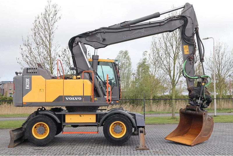 Volvo EW 220 E | TILTROTATOR | BUCKET | 2-PIECE | BSS - Ratastel ekskavaator: pilt 4 Volvo EW 220 E | TILTROTATOR | BUCKET | 2-PIECE | BSS - Ratastel ekskavaator: pilt 4