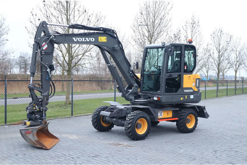 Volvo EW60E | DEMO | 30 KM/H | ROTOTILT + GRIPPER | BUCKET - Ratastel ekskavaator: pilt 2 Volvo EW60E | DEMO | 30 KM/H | ROTOTILT + GRIPPER | BUCKET - Ratastel ekskavaator: pilt 2