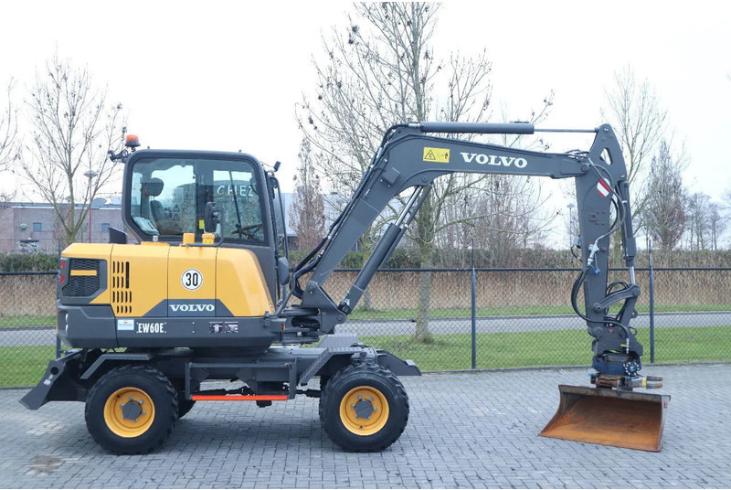 Volvo EW60E | DEMO | 30 KM/H | ROTOTILT + GRIPPER | BUCKET - Ratastel ekskavaator: pilt 4 Volvo EW60E | DEMO | 30 KM/H | ROTOTILT + GRIPPER | BUCKET - Ratastel ekskavaator: pilt 4