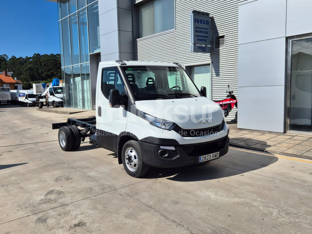 IVECO DAILY 35C15 - Kabiinišassiiga veoauto: pilt 2 IVECO DAILY 35C15 - Kabiinišassiiga veoauto: pilt 2