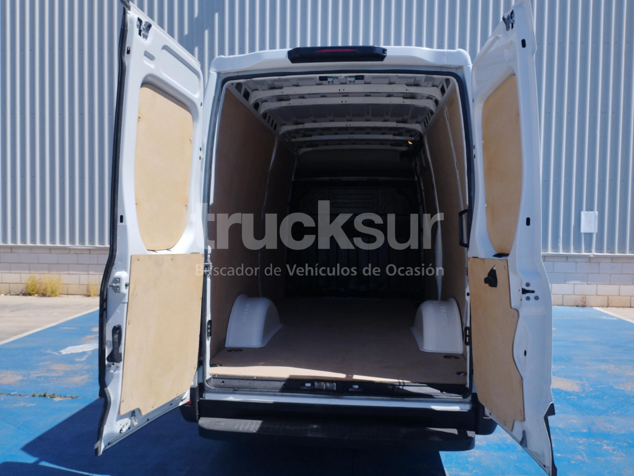 IVECO DAILY 35S16 F 12M3 - Tarbesõiduk furgoon: pilt 5 IVECO DAILY 35S16 F 12M3 - Tarbesõiduk furgoon: pilt 5