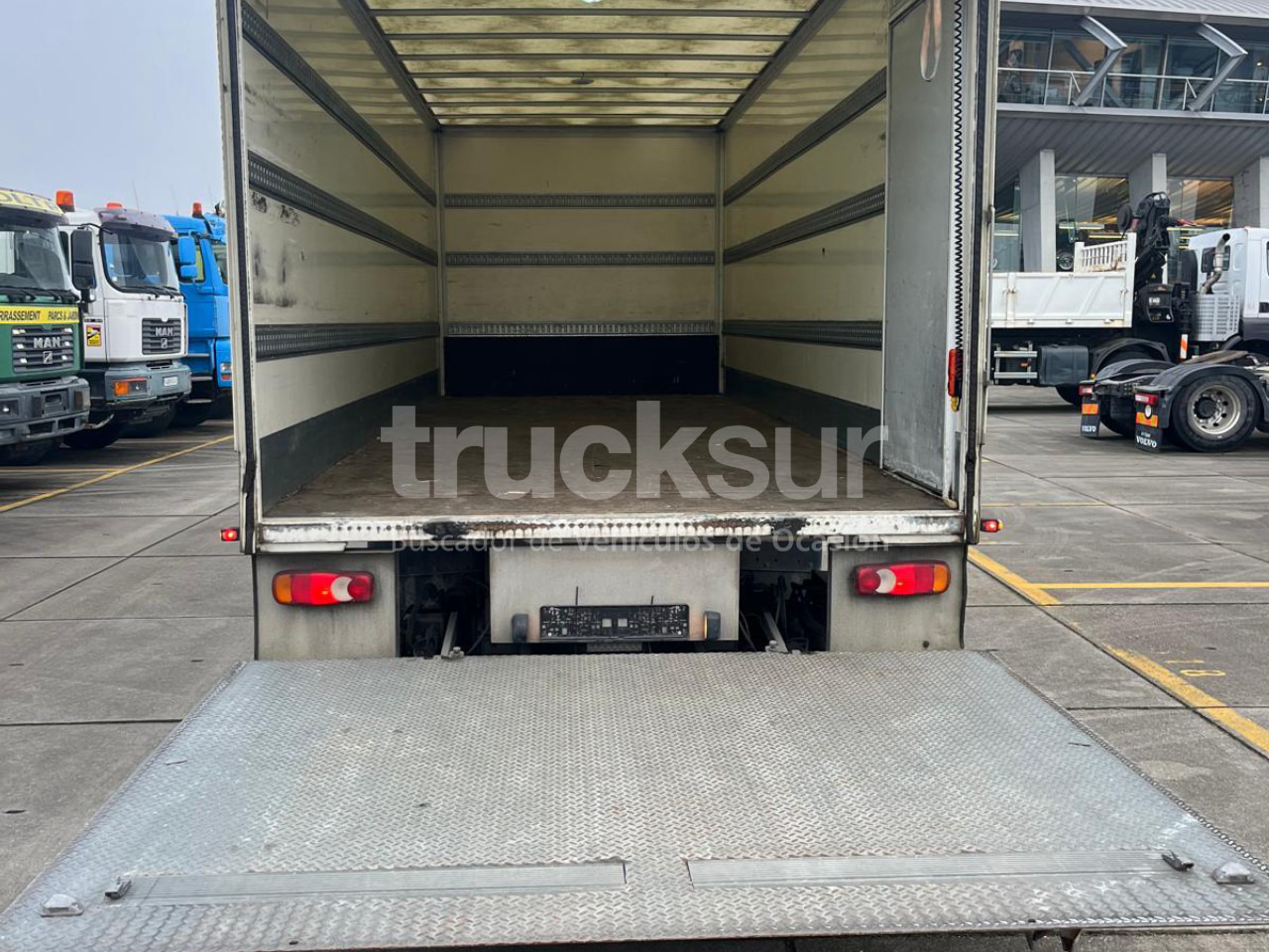 RENAULT D12.240 - Kasti veoauto: pilt 3 RENAULT D12.240 - Kasti veoauto: pilt 3