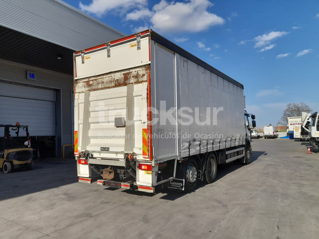 RENAULT D320.26 ejes 6x2*4 - Tent veoauto: pilt 3 RENAULT D320.26 ejes 6x2*4 - Tent veoauto: pilt 3